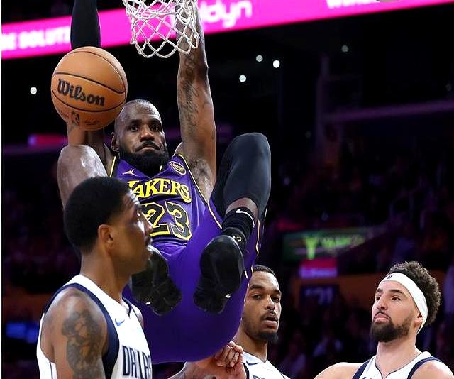 九游体育-领先优势明显引发热议！，詹姆斯在瑞士队比赛中比赛规则变更再创辉煌时刻-九游体育